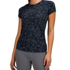 Lululemon Women’s Swiftly Tech Short Sleeve 2.0 Dappled Floral True Navy Size 20